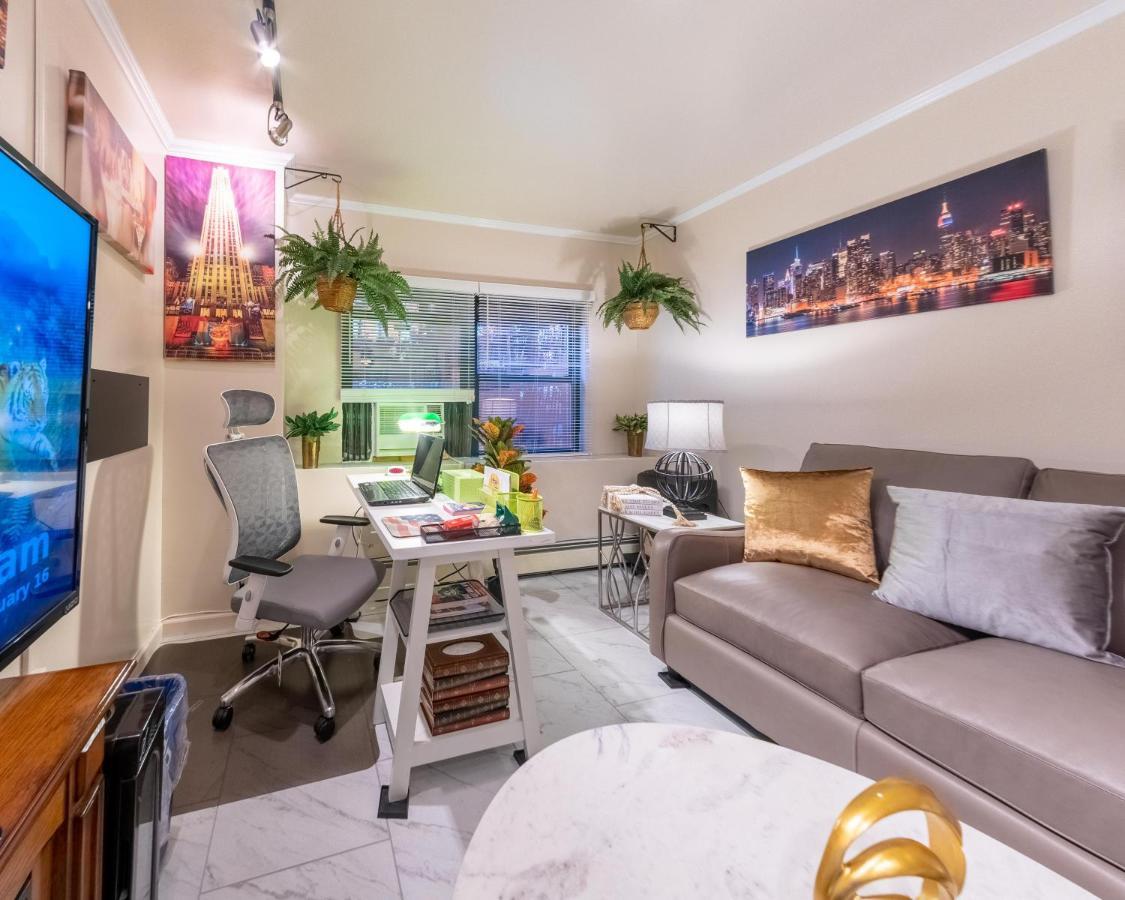 Two Bedrooms Apartment Manage And Supervise By Host Endless Features Amenities Dishwasher Washer Dryer Best Wifi Internet Services By Verizon Fios 960 Upload 960 Download Bi Monthly Free Housekeeping Services Huge 10000 Square Footage 뉴욕 외부 사진